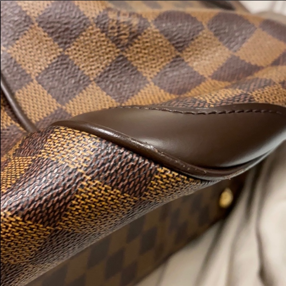 Louis Vuitton - Picture 5 of 6